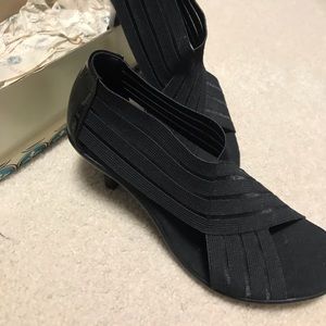 Black Charleston Shoe Co. Heels